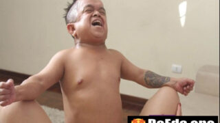 Kısa Boylu Komşumun Oğlunu Sevmek İsterken Sikilme Teklifiyle Şok Oldum