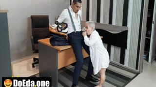 Yeni Aldığım Sanal Gerçeklik Gözlüğünü Cüce Sekreterimin Üzerinde Denedim Gerçek Sikişi Hissettim