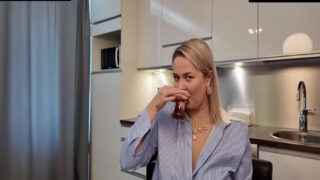 İş Saatleri İçerisinde Bitmeyen Raporuma Patronun Evinde Devam Ederken Kucakta Bolca Mesai Yaptım