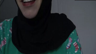 Çarşaflı Arap Kadın Gündelikçi Olarak Gittiği Evde Seks Köleliği Yaptığını İtiraf Ediyor