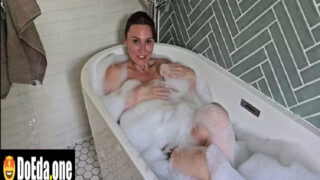 Çok İzlemeye Meraklıysan Suyun İçine Gir Sapık Üvey Oğlum Anana Köpüklü Masaj Yap