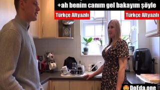 Kocasının Hizmetçi Gibi Davrandığı Seksi Teyzeyi Güzel Sözlerle Şaşırtarak Sikiyor