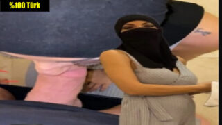 Üvey Annesinin Yanında Sikini Utanmadan Sıvazlayan Sünepe Bir Kerenin Devamını İstiyor