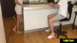 Oğlunun En Yakın Arkadaşını Konuşma Bahanesiyle Eve Çağırıp Dul Azgınlığını Gideriyor