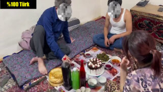 Üvey Babasının Doğum Gününü Kutlayan Oğlan Hediye Olarak Annesini Emanet Ediyor Babası Yanında Çakıyor